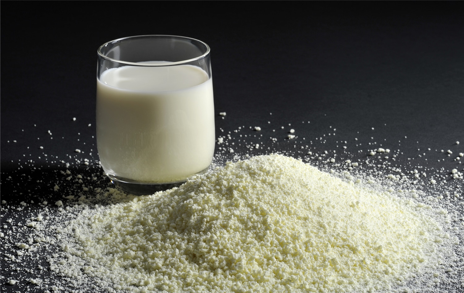 Kandungan Gizi Susu UHT: Perbedaan Susu Cair dan Bubuk