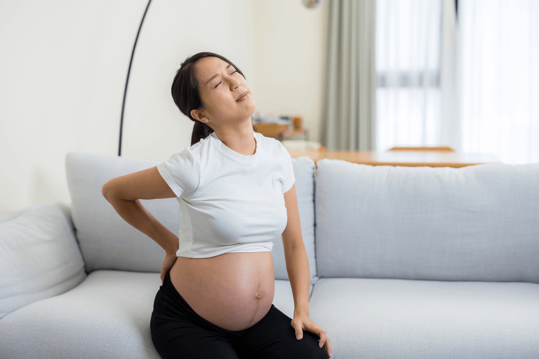 Penyebab Punggung Sakit Saat Hamil dan Cara Mengatasinya