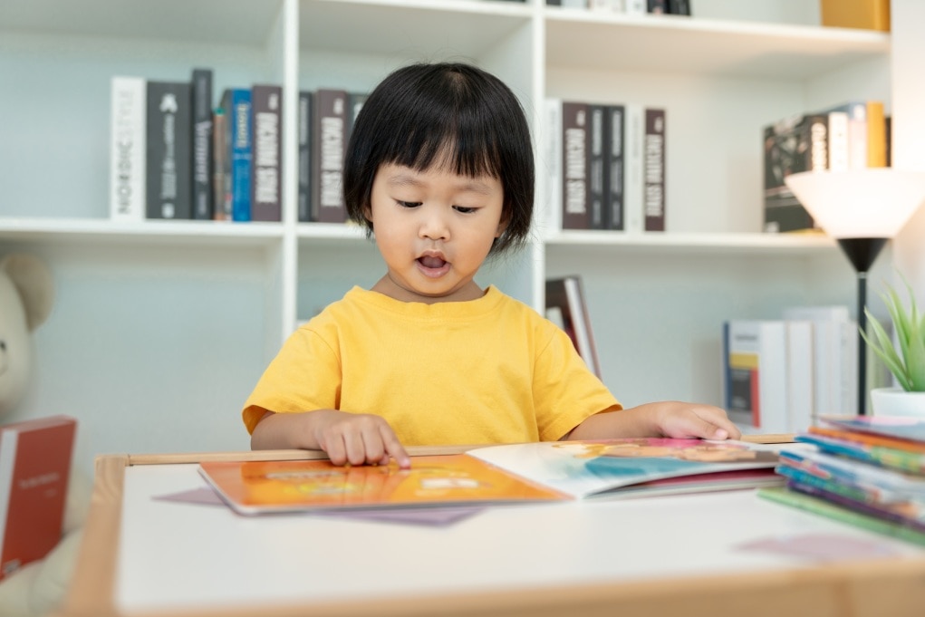 Cara Belajar Membaca Anak TK Tanpa Tekanan yang Bisa Dilakukan